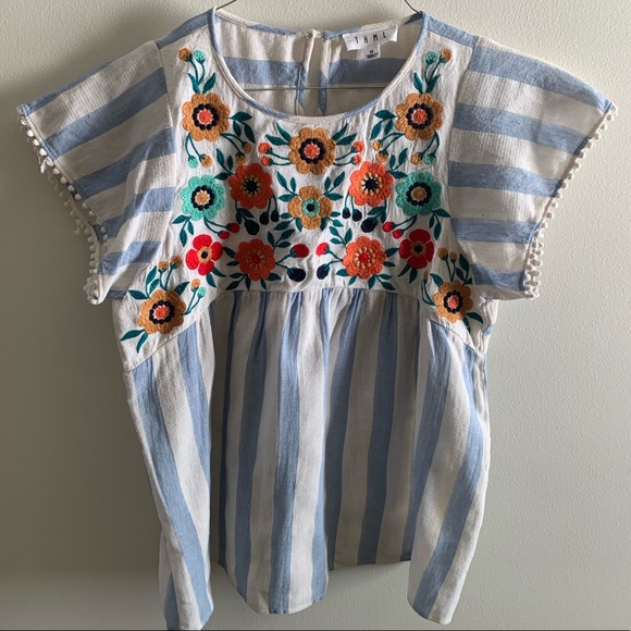 An adorable Roolee spring or summer top. No worn areas. - Picture 3 of 11